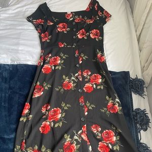 Like New, Never worn. 
Beautiful rose detailed midi dress. Size M in women.